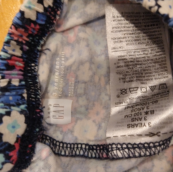 3/20$ 3T Gap flower shorts - Picture 4 of 5